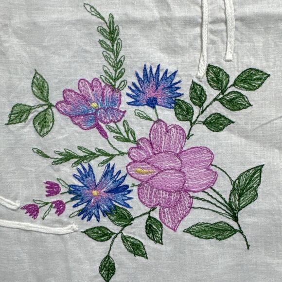 Vintage Embroidered Linen Blend Tablecloth Square Scalloped Edges Cottagecore - Picture 4 of 7